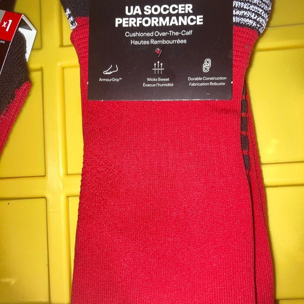 UA Soccer Performance Men (7-8.5) women’s (6-10) Athletic sock.